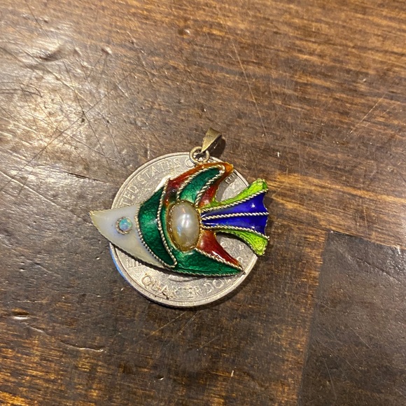 Very Rare Vintage 925 enamel Fish Pendant with pearl and opals. - Picture 3 of 3